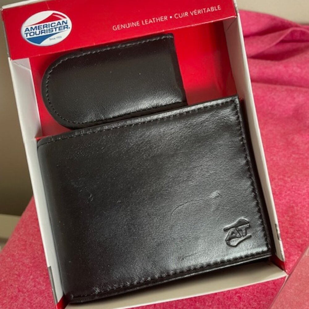 American Tourister  Vintage Black  Leather Billfold Wallet and Money Clip